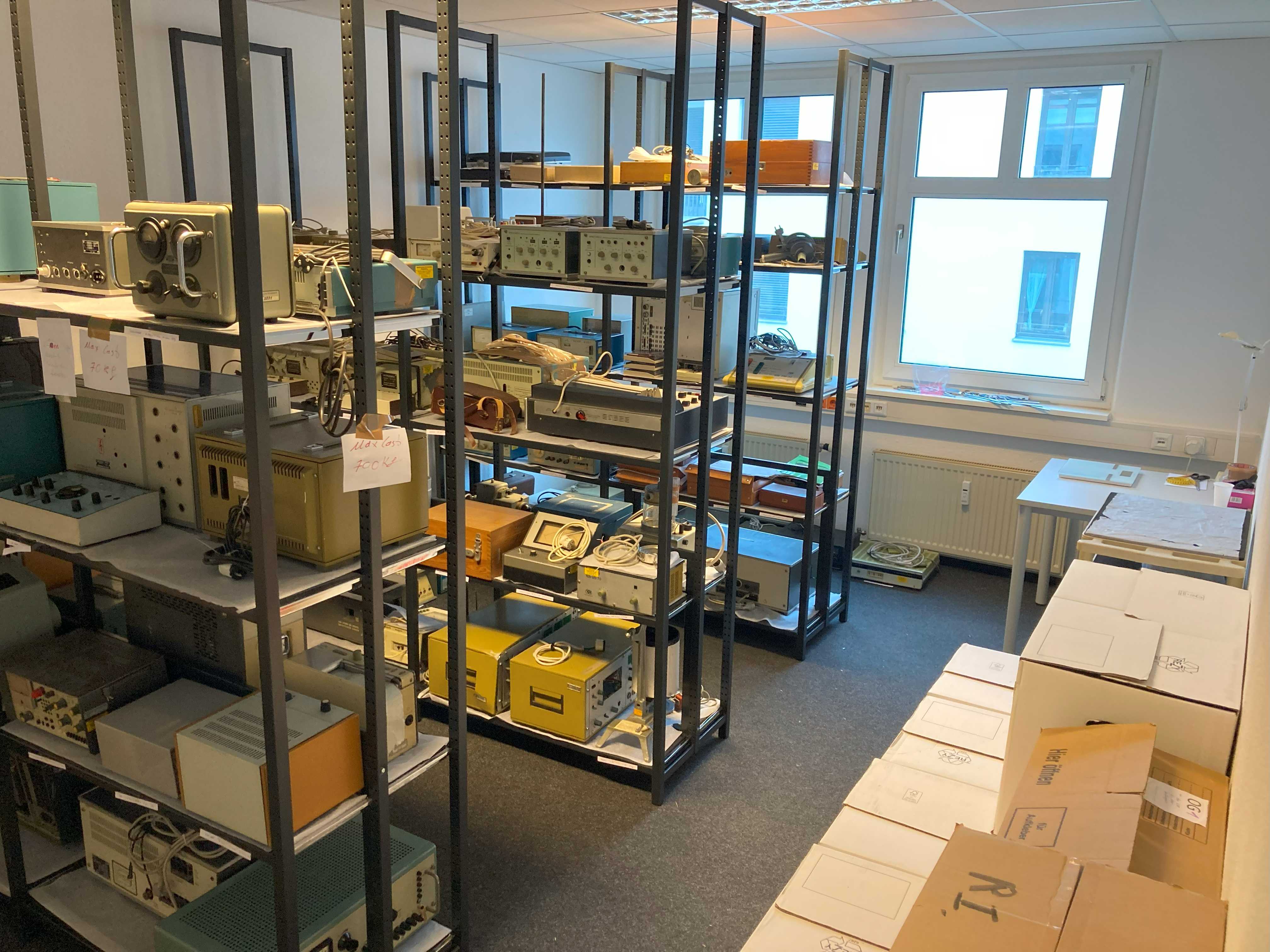 <p>Die Historische Medizintechnischen Sammlung zieht in ihren heutigen Standort in die Kustodie der Otto-von-Guericke Universität am Wittenbergplatz in Magdeburg um.</p>